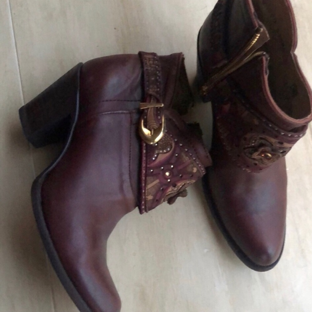 Cuadra booties size 7.5